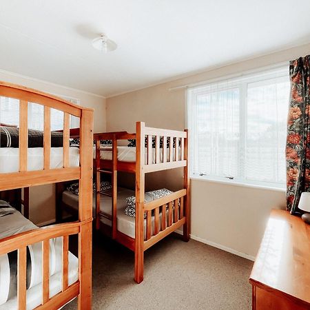 Alpine House Tongariro - Turangi Holiday Home エクステリア 写真