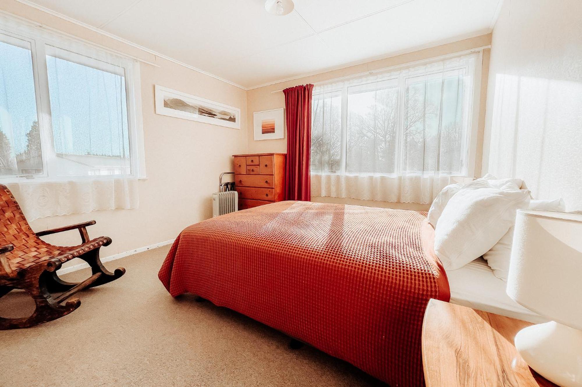 Alpine House Tongariro - Turangi Holiday Home エクステリア 写真