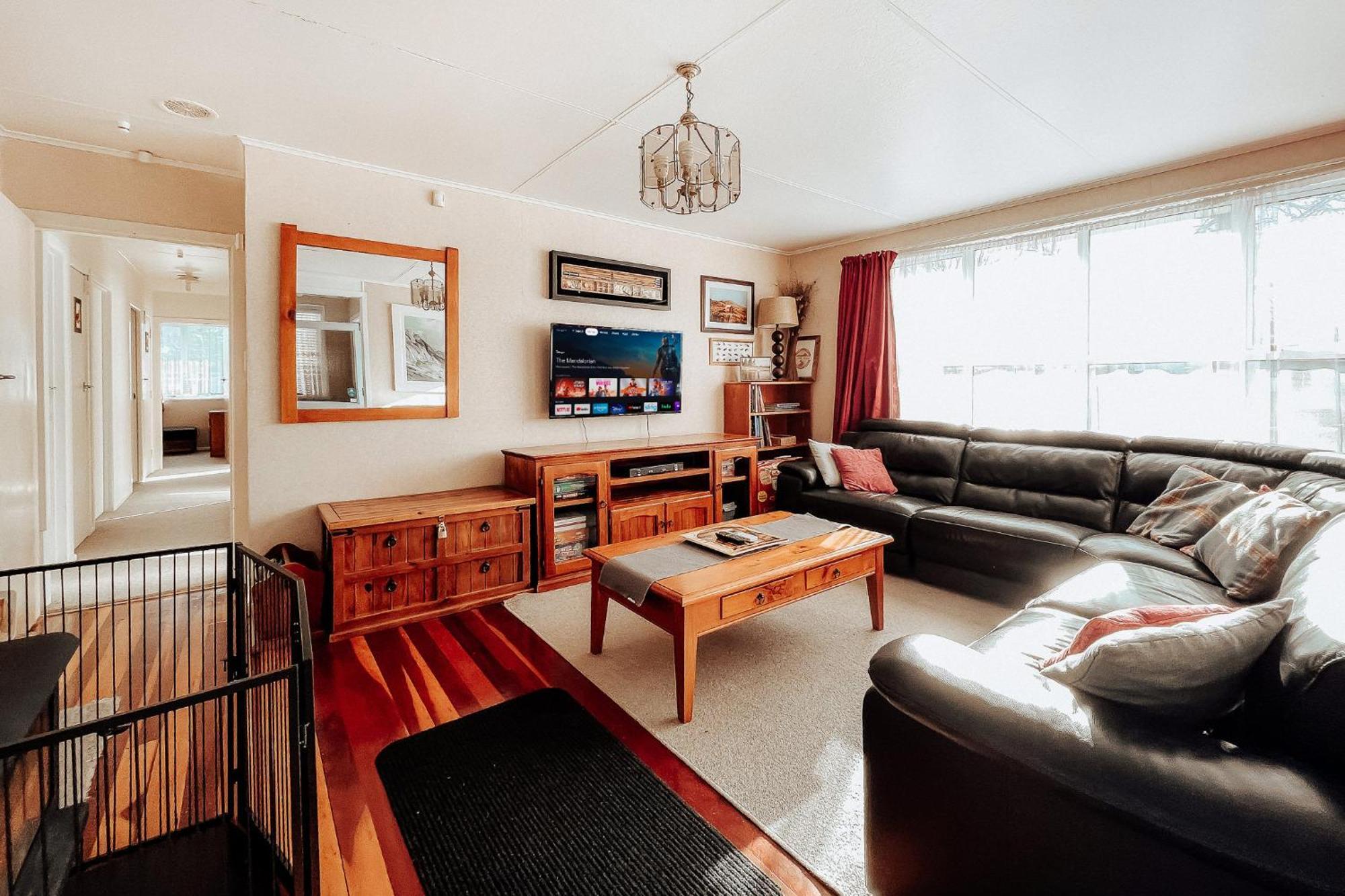 Alpine House Tongariro - Turangi Holiday Home エクステリア 写真