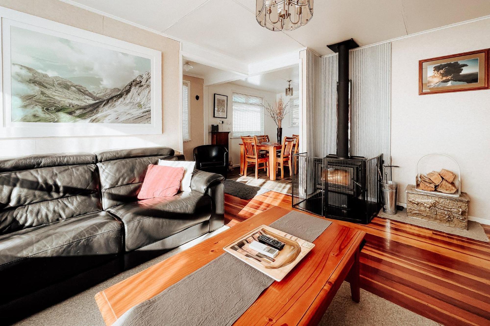 Alpine House Tongariro - Turangi Holiday Home エクステリア 写真