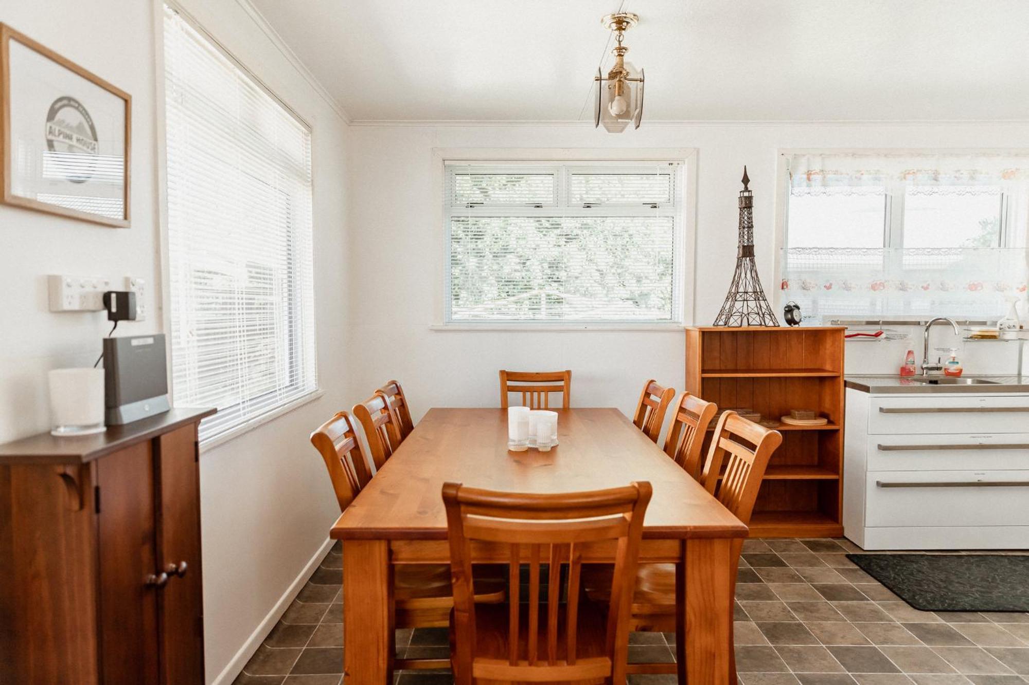 Alpine House Tongariro - Turangi Holiday Home エクステリア 写真